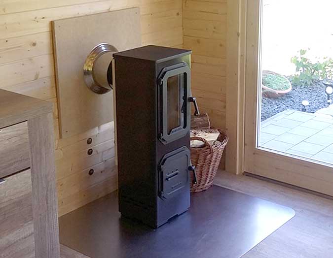 Holzofen im Gartenhaus