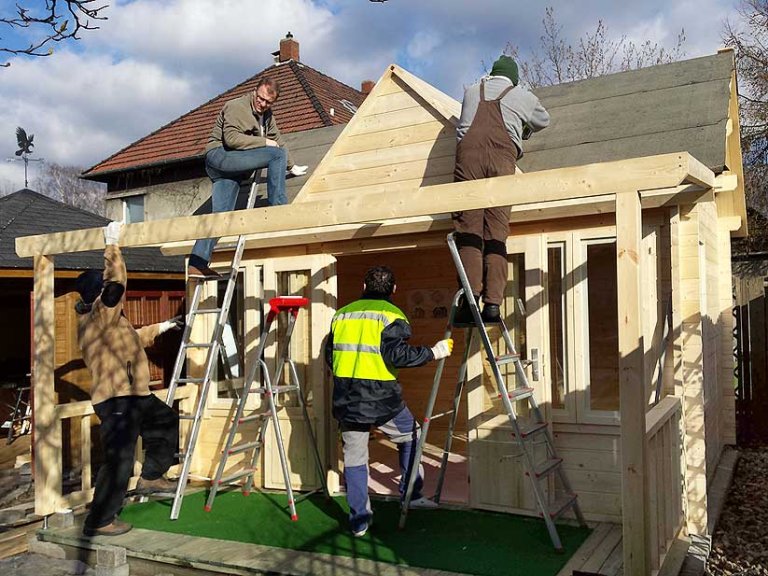 Clockhouse, Holzterrasse & Pool - Aufbaustory in Fotos