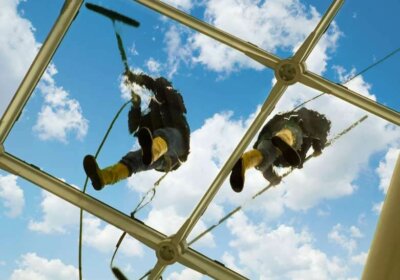 Glasdach reinigen: So kannst du Wintergarten, Terrassendach & Co. selber säubern Glasdach reinigen Teleskop