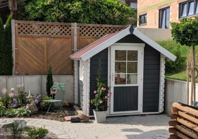 Klein, schick, Spinnen-dicht: Das Gartenhaus Enrico-44 wird aufgebaut Gerätehaus Amsterdam