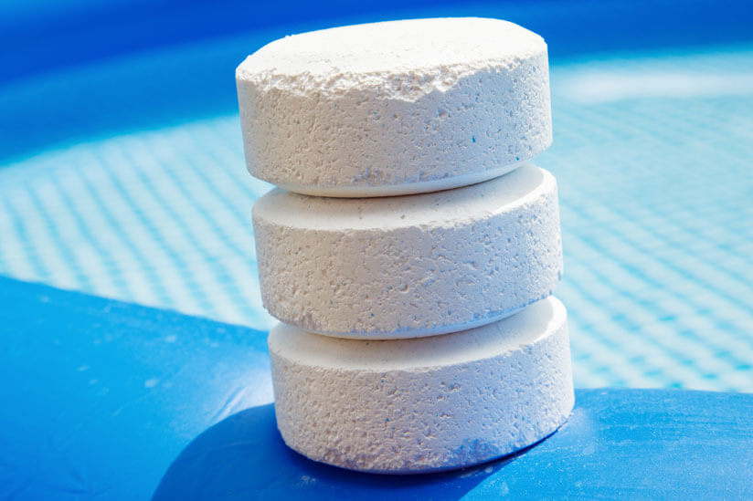 Ist Chlor schädlich für Haut, Haare, Pflanzen und Hunde? Pool chloren Tabletten