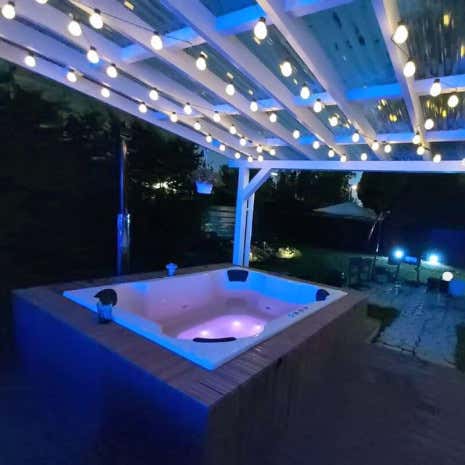 Klant afbeelding: Hot tub - Badkuip met sanitair acryl inzetstuk - Quattro