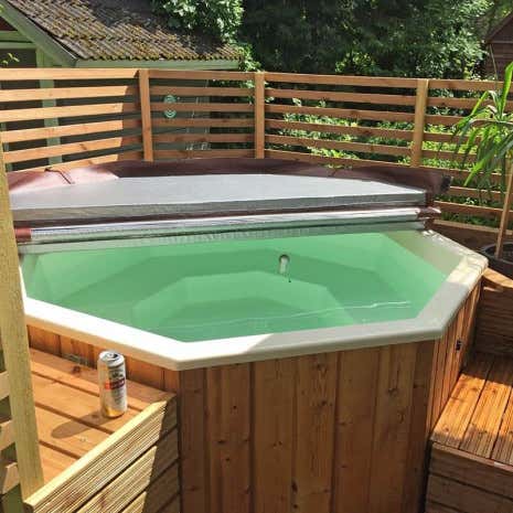 Klant afbeelding: Hot tub - Badkuip met sanitair acryl inzetstuk - achtkantig