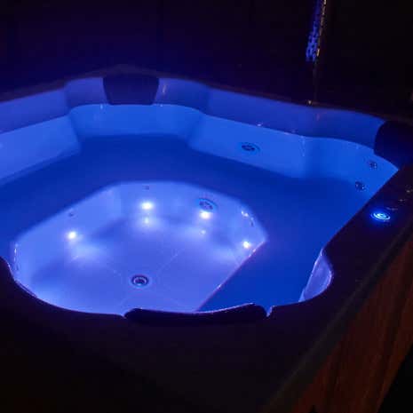 Klant afbeelding: Hot tub - Badkuip met sanitair acryl inzetstuk - Quattro