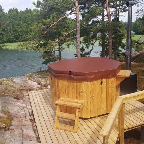 Klant afbeelding: Hot tub - Badkuip met sanitair acryl inzetstuk - achtkantig
