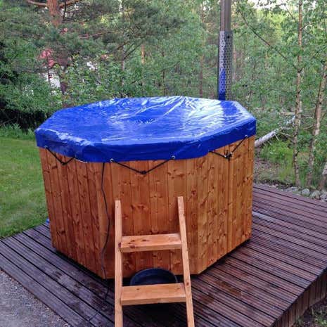 Klant afbeelding: Hot tub - Badkuip met sanitair acryl inzetstuk - achtkantig
