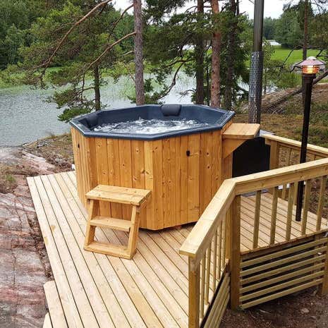 Klant afbeelding: Hot tub - Badkuip met sanitair acryl inzetstuk - achtkantig